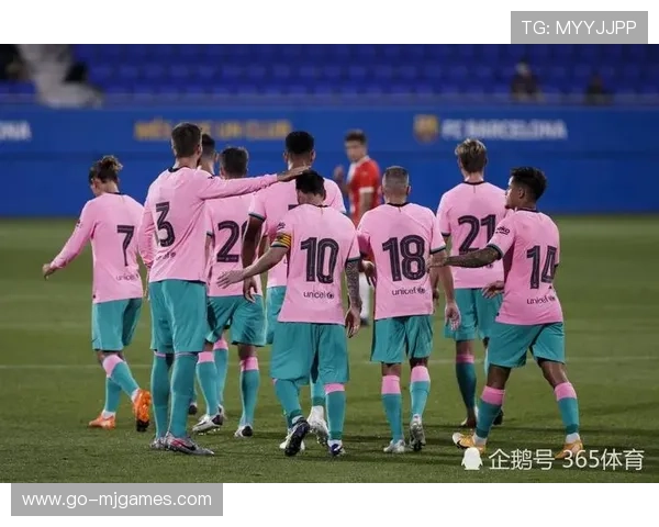 英超俱乐部开展社区关怀项目，节日期间为弱势群体提供门票